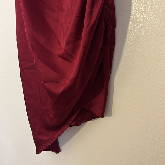 Pretty Little Thing | New shape burgundy wrap dress Women’s size 4 hourglass - Picture 6 of 9